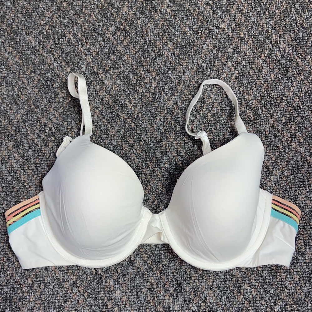 VS tshirt bra